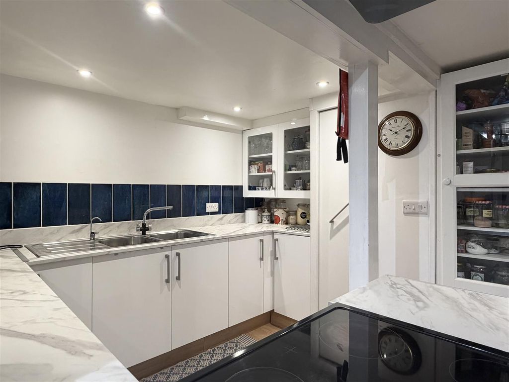 Property photo 3 of 37