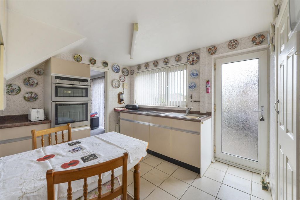 Property photo 3 of 17 03