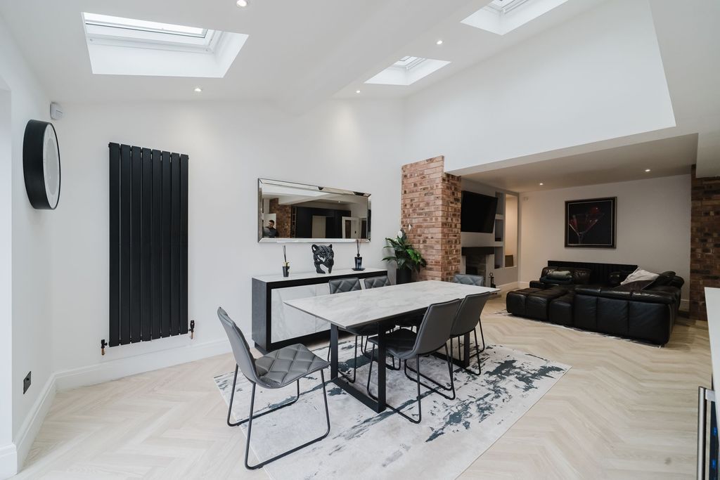 Property photo 3 of 22