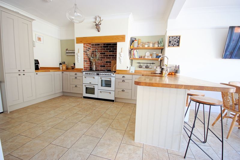 Property photo 2 of 23 Kitchen