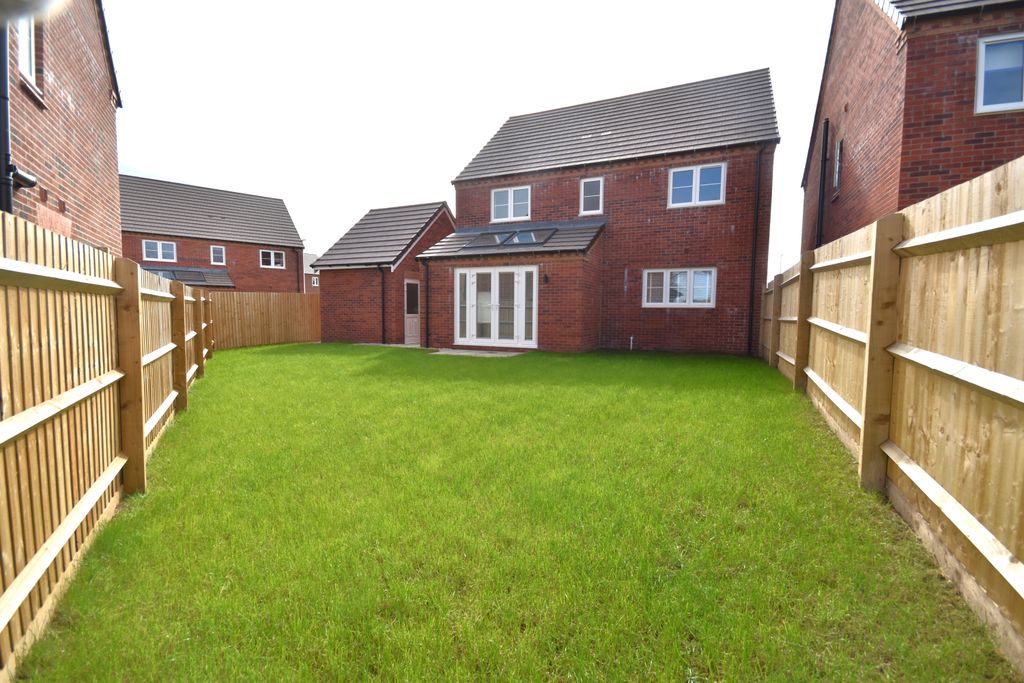 Property photo 3 of 28 Garden