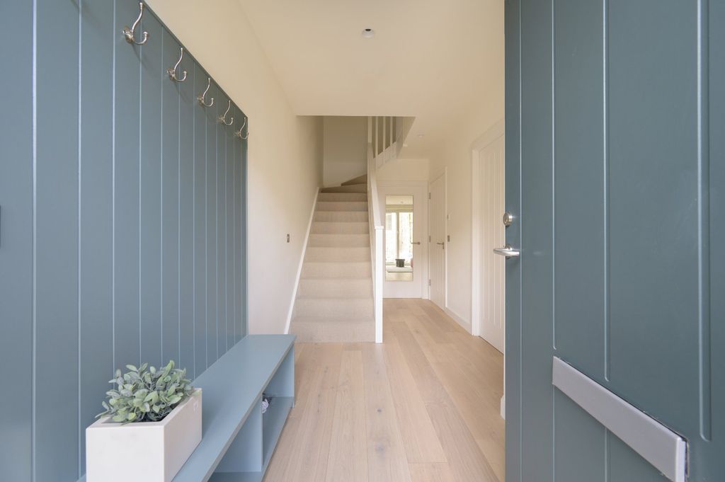 Property photo 2 of 23 Hallway