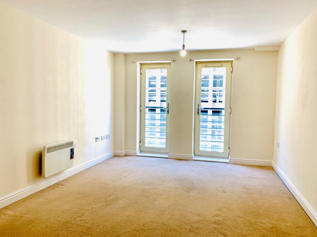 Property photo 3 of 11 Living Room