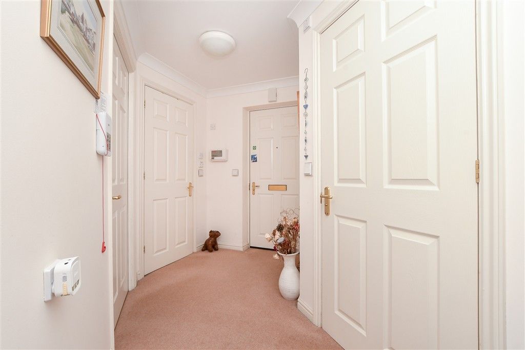 Property photo 3 of 21 Entrance Hall