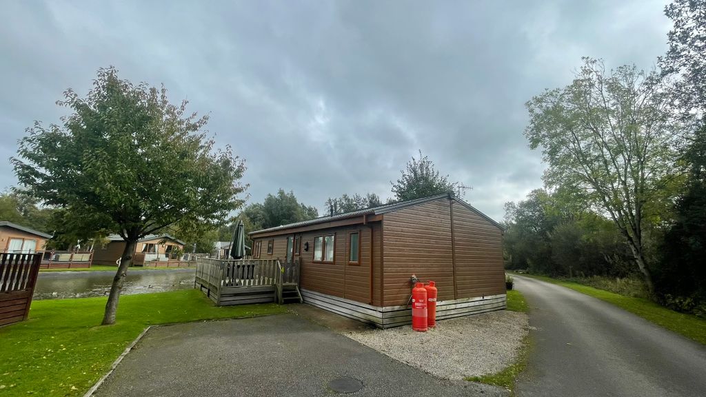 Property photo 2 of 23