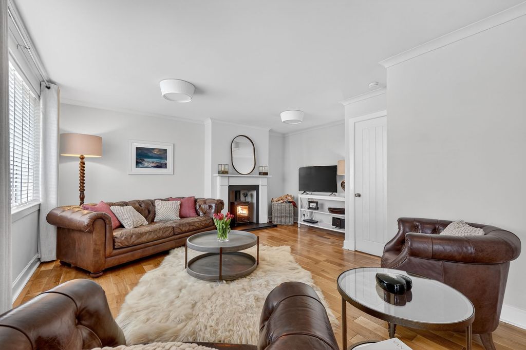 Property photo 2 of 37