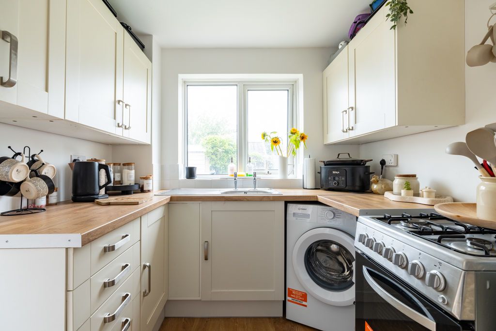 Property photo 3 of 19 Kitchen