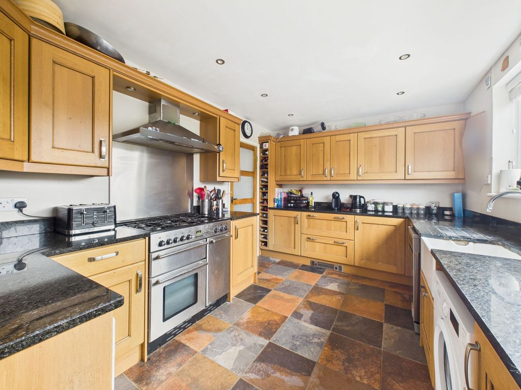 Property photo 3 of 21 Kitchen