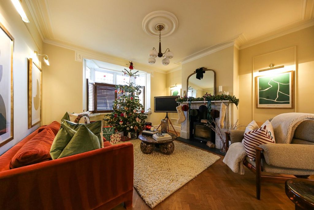 Property photo 2 of 25 Living Room