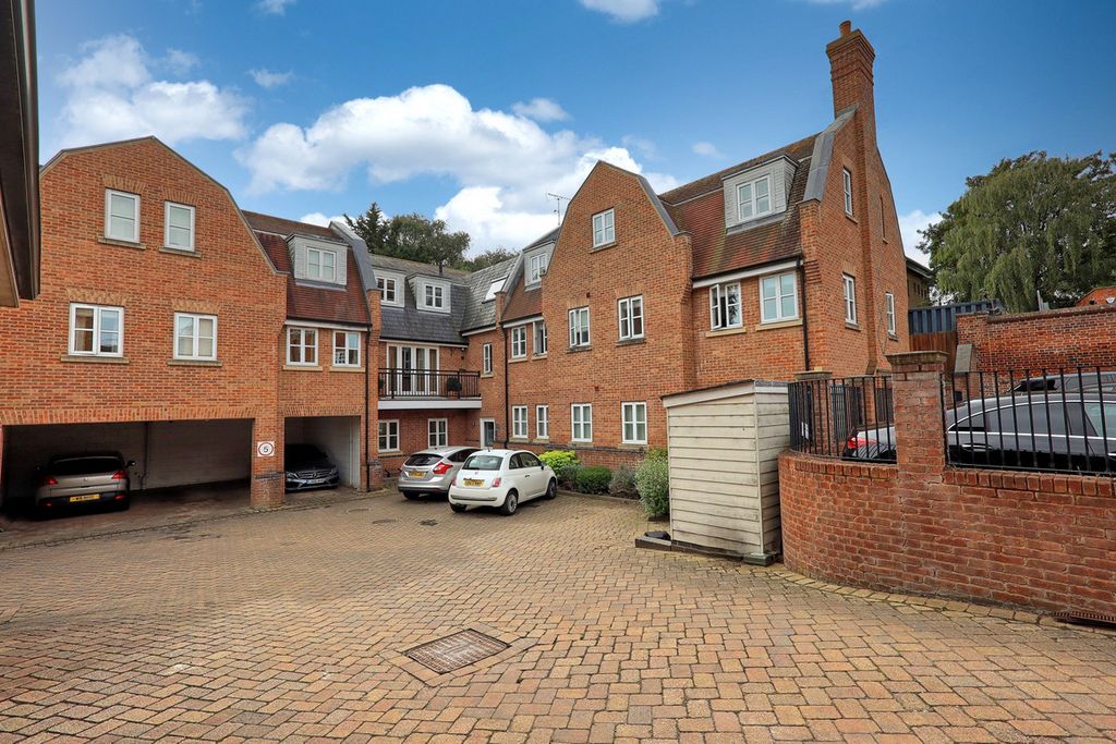 Property photo 2 of 19