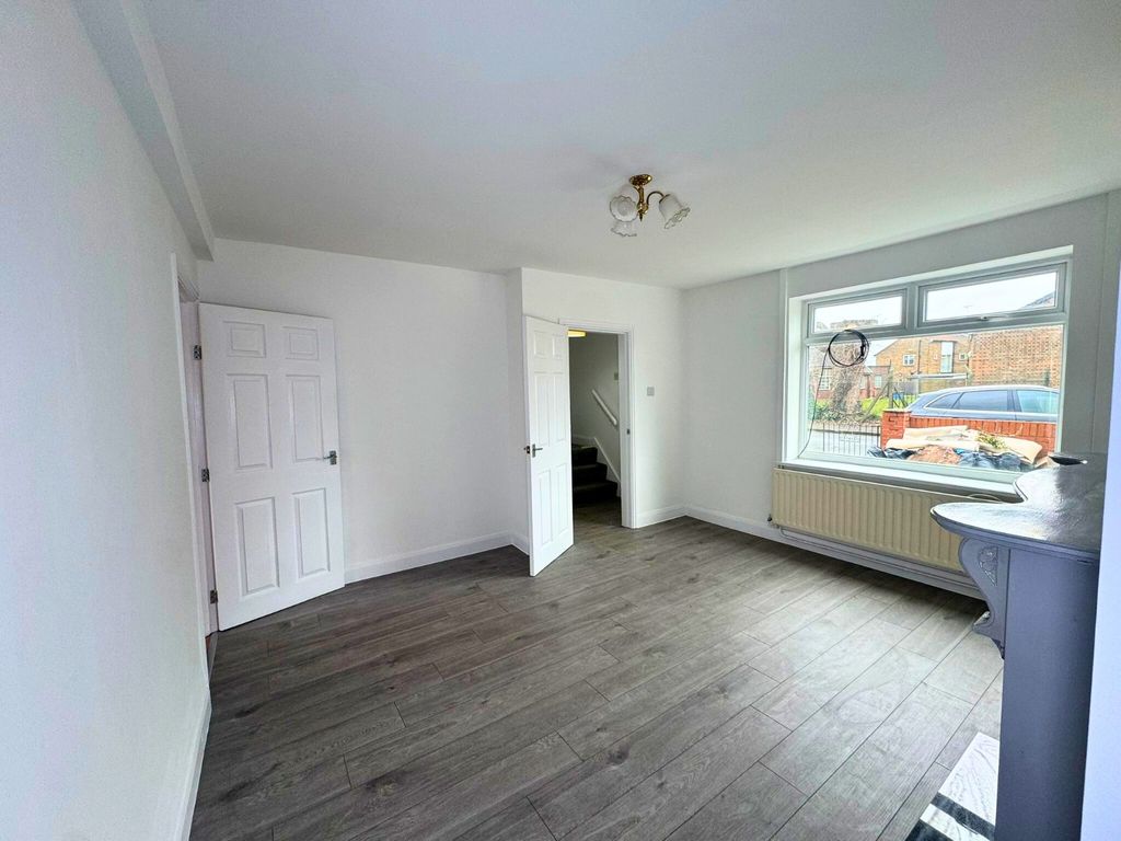 Property photo 3 of 16 Gallery