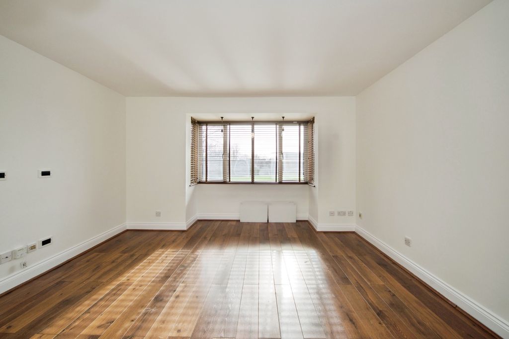 Property photo 3 of 13 Pbox-Img.Jpg