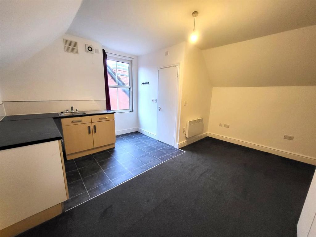 Property photo 2 of 8 Studio Pic 1