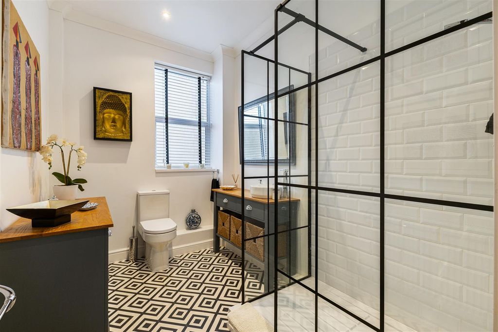 Additional image 7 of 3 bed flat for saleQueens Parade, Cheltenham GL50