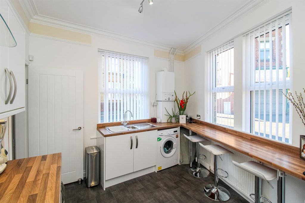 Property photo 3 of 9 Breakfast Kitchen