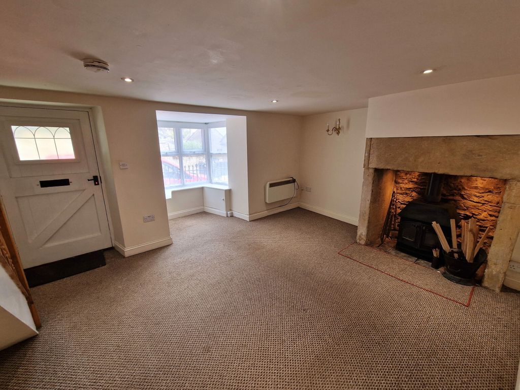 Property photo 2 of 11 Lounge