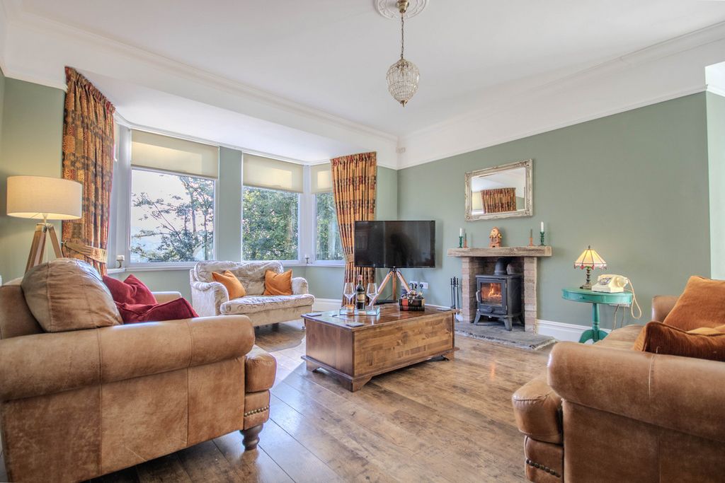 Property photo 2 of 29