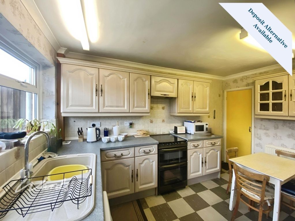 Property photo 2 of 10 Kitchen