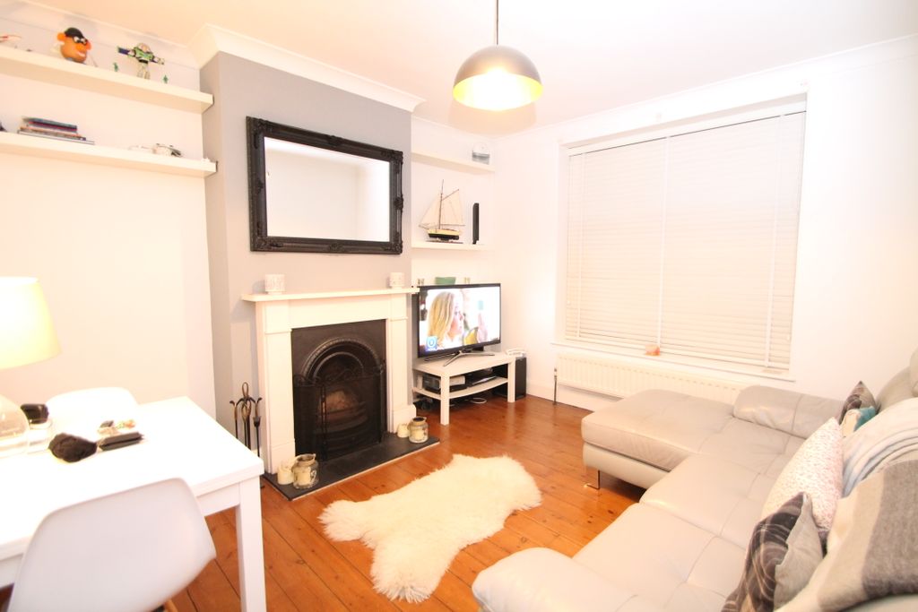 Property photo 1 of 12 Lounge
