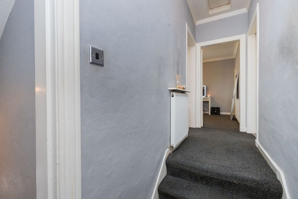 Property photo 3 of 20 Reception Landing