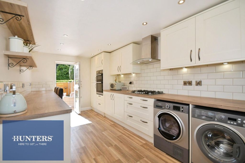 Property photo 3 of 16 Kitchen 01.Jpg