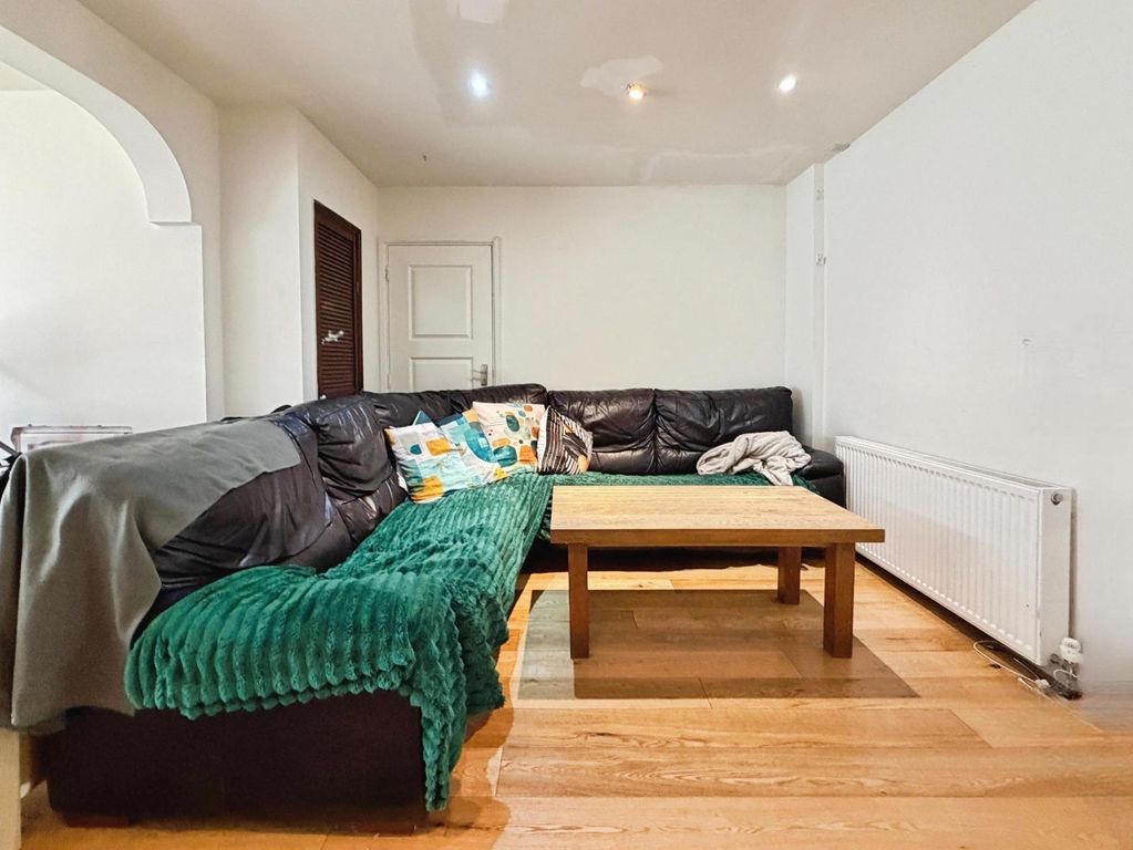 Property photo 3 of 18 Pbox-Img.Jpg
