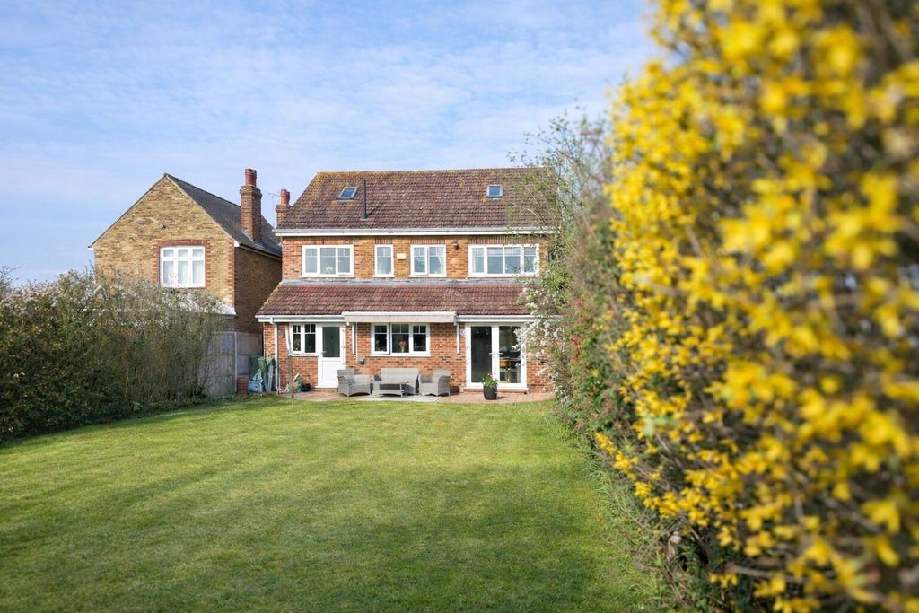 Property photo 2 of 31 Rear Garden