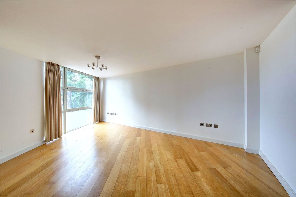 Property photo 3 of 9 Wimbledon Bedroom