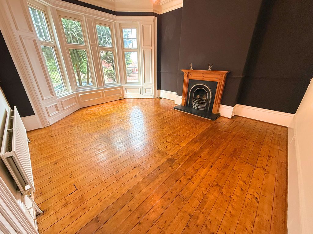 Property photo 3 of 11 Lounge