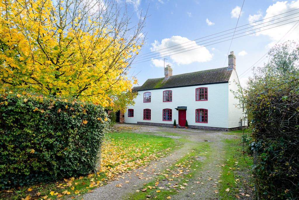 Property photo 1 of 28 Northwood House Update-6