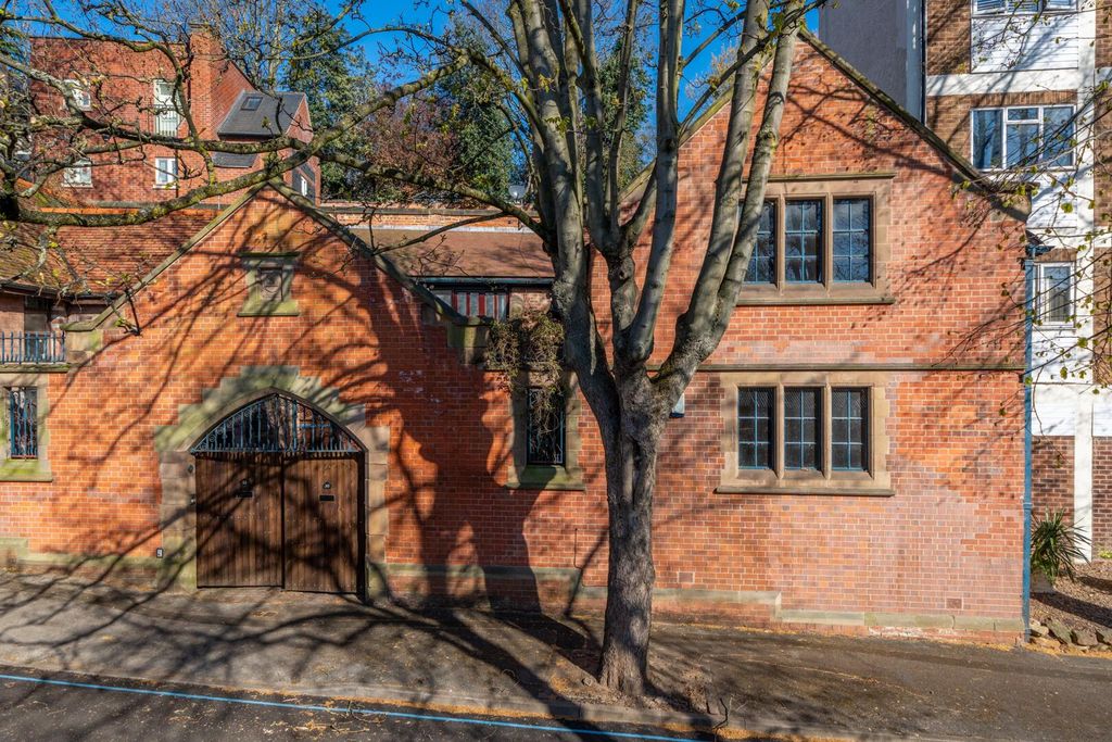 Property photo 1 of 28 Front (Exterior)