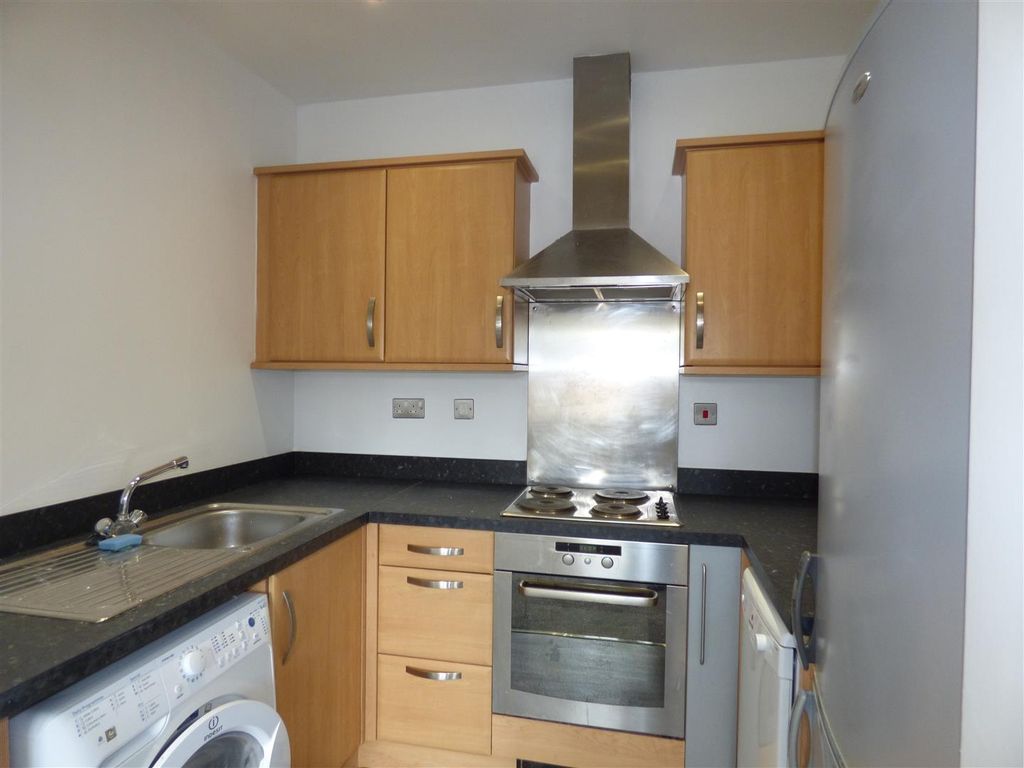 Property photo 3 of 6 9A Glover Road Kitchen.Jpg