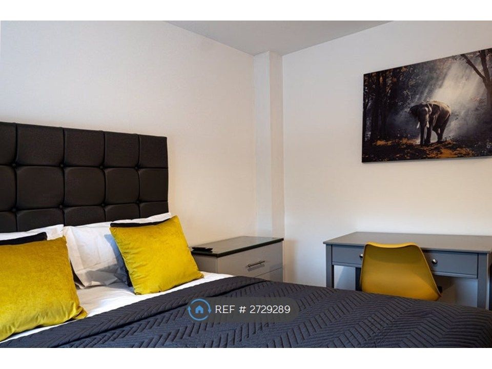 Property photo 2 of 5 Bedroom