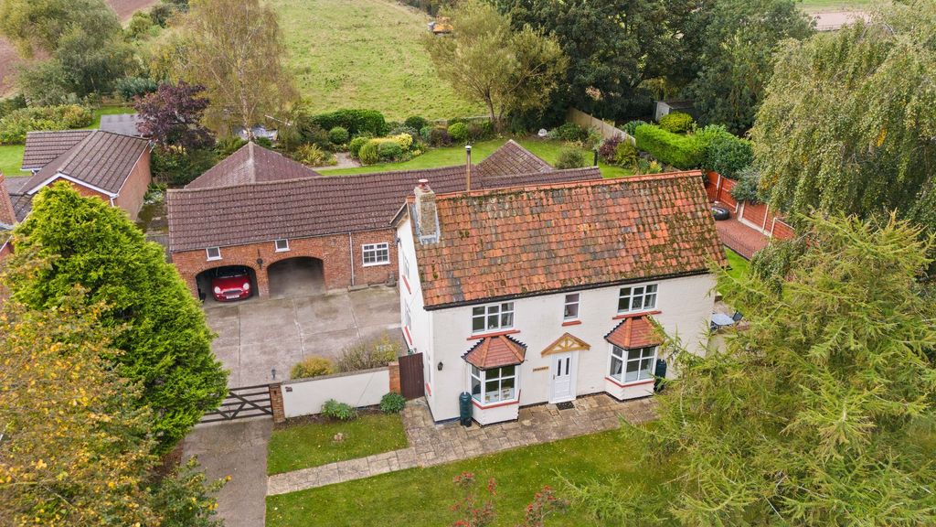 Property photo 2 of 33