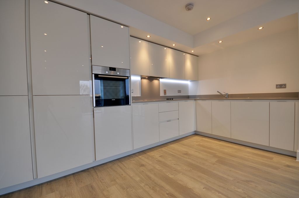 Property photo 2 of 17 Kitchen