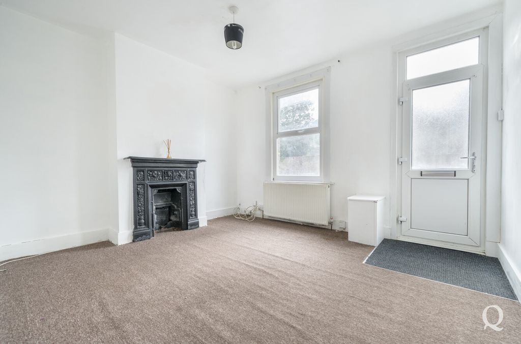 Property photo 1 of 22 92A8d355-5Ae8-488...