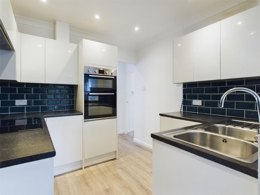 Property photo 3 of 18 Cam02534G0-Pr0407-Still006.Jpg