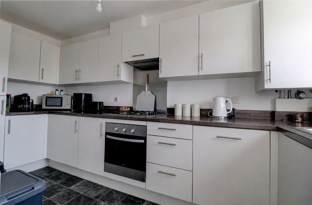 Property photo 3 of 12 Kitchen
