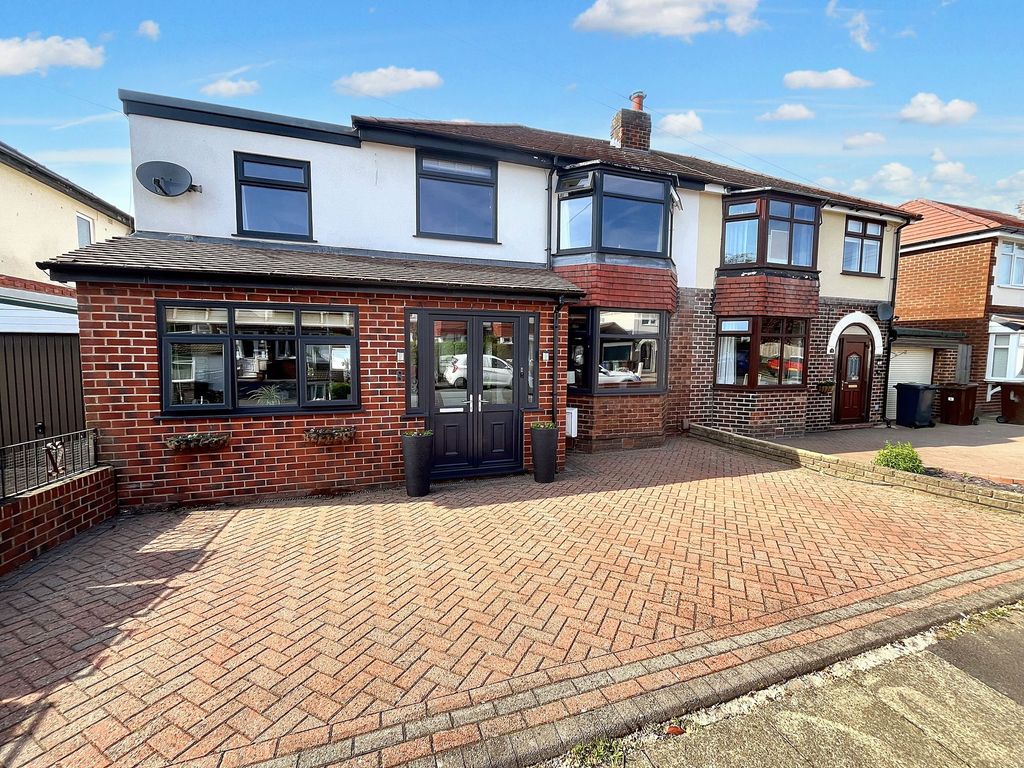 Property photo 1 of 28