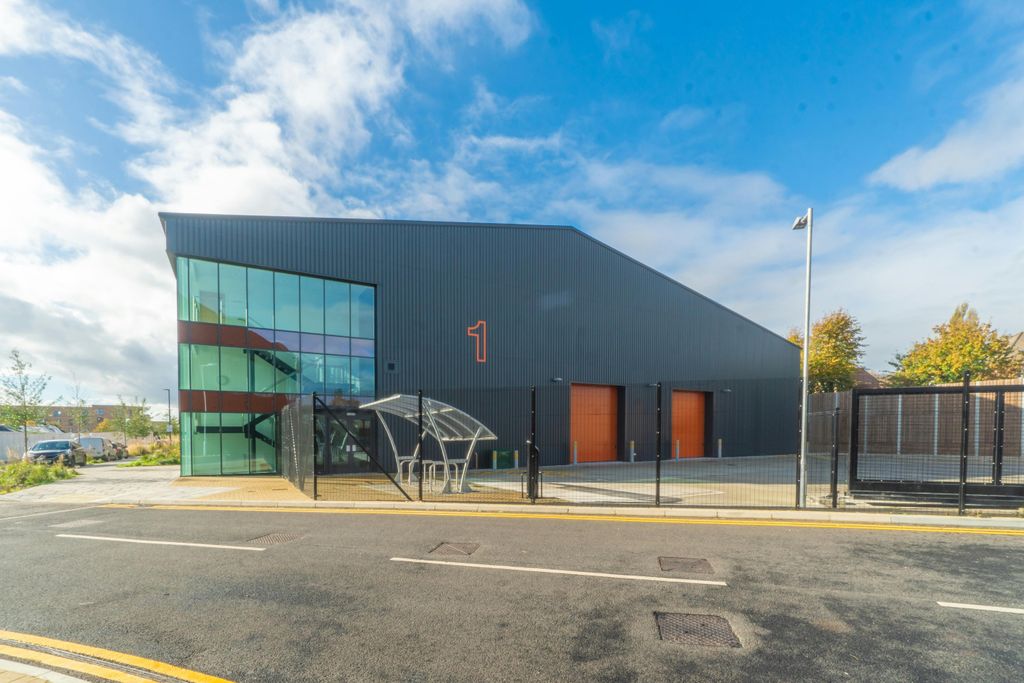 Property photo 3 of 12 Eastman Edge08967.Jpg