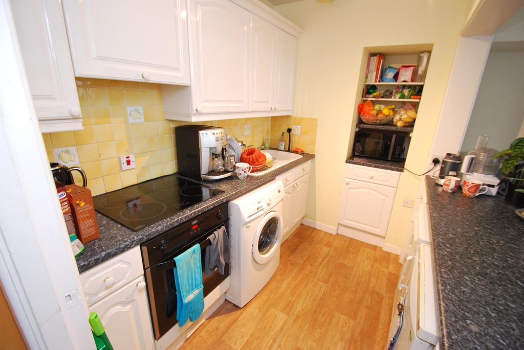 Property photo 3 of 7 Kitchen