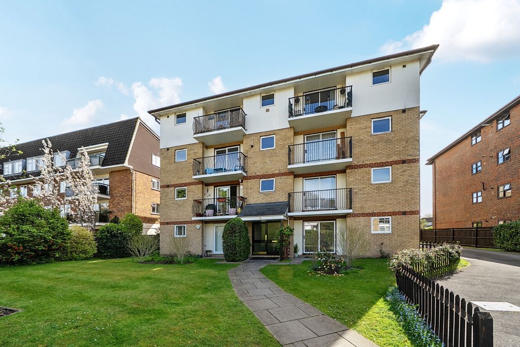 Property photo 1 of 18 1439230-1-69De45F...