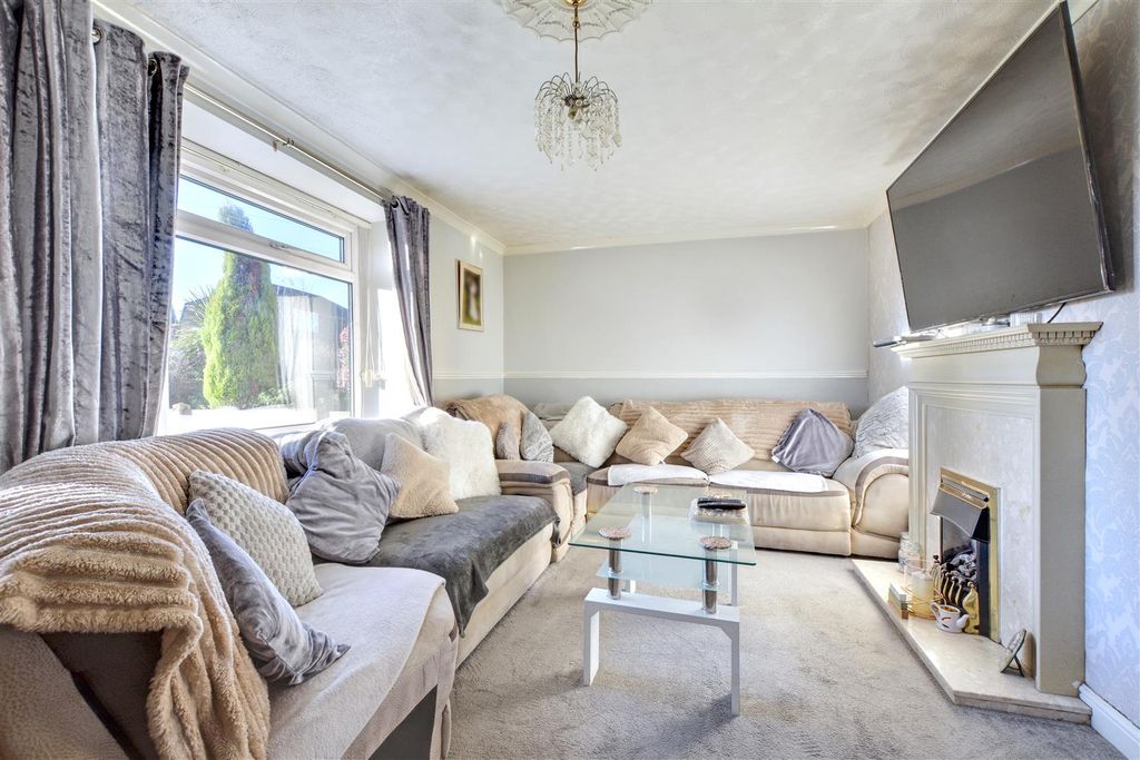 Property photo 2 of 15 Lounge_3.Jpeg