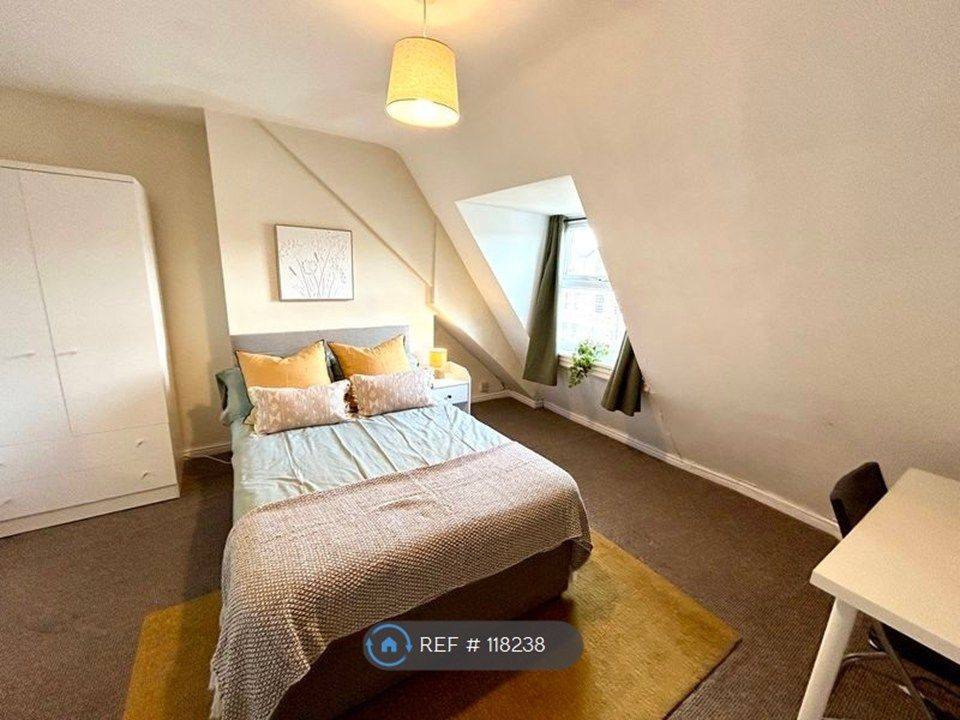 Property photo 3 of 5 Bedroom 5