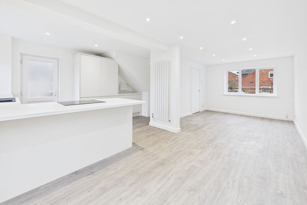 Property photo 2 of 23