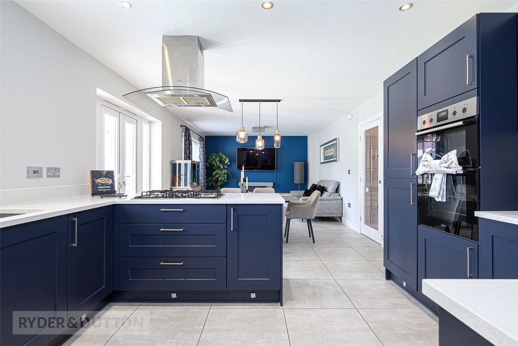 Property photo 3 of 27 Open Plan Famiy Room