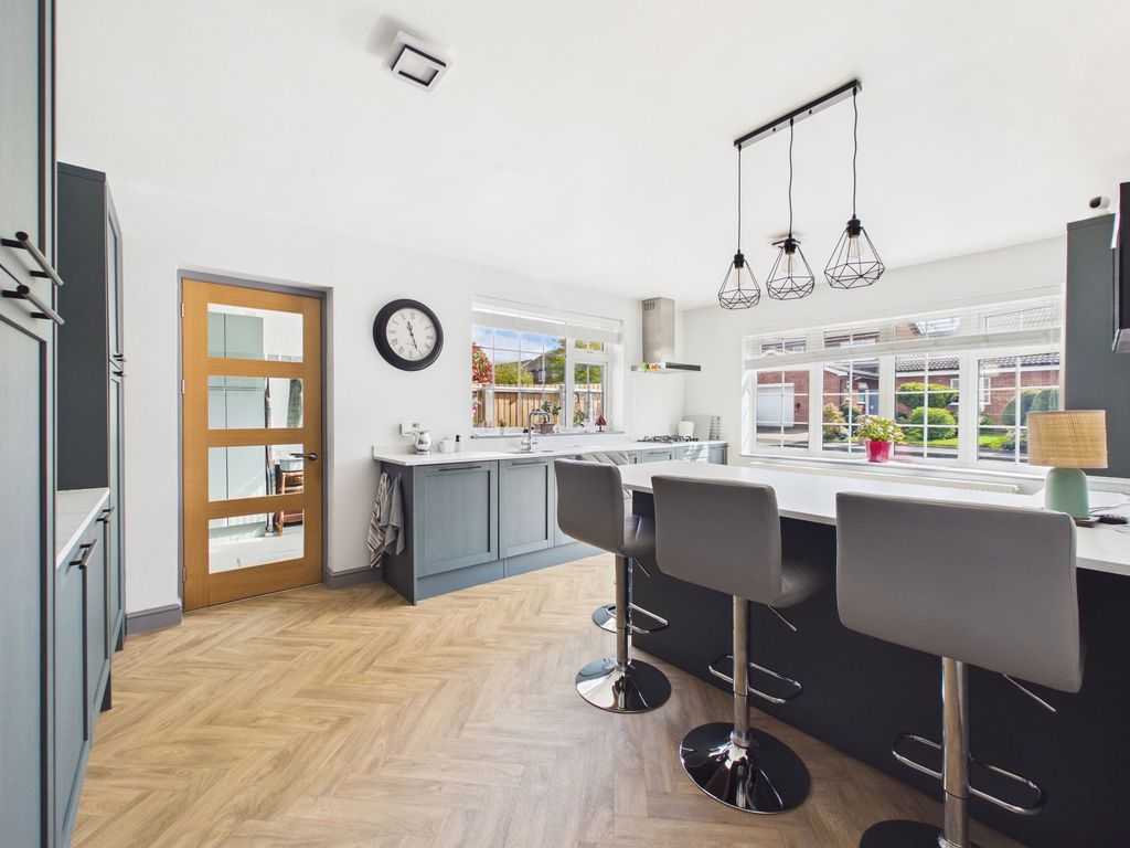 Property photo 3 of 21 Breakfast Kitchen