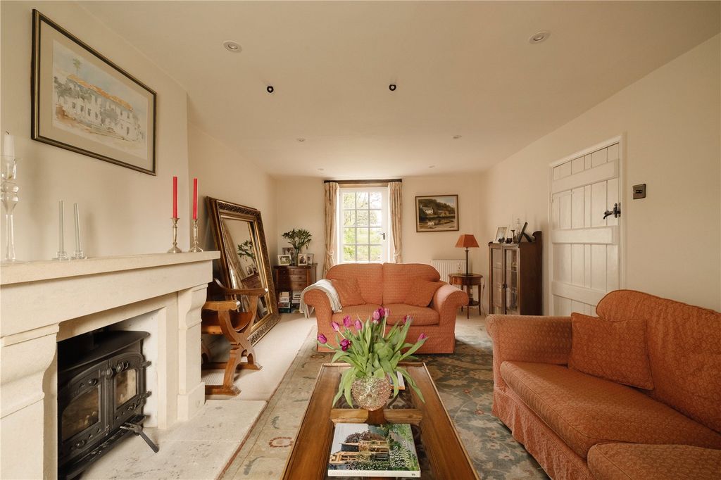 Property photo 3 of 16 Picture No. 11