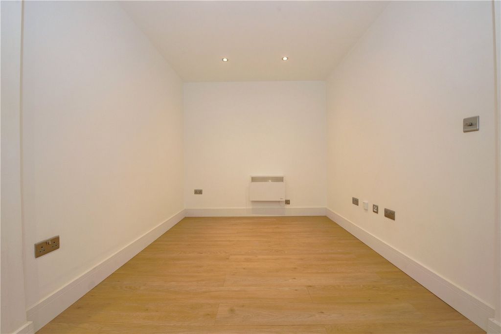 Property photo 3 of 5 Picture No. 06