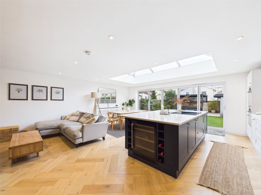 Property photo 2 of 24 Picture No. 02